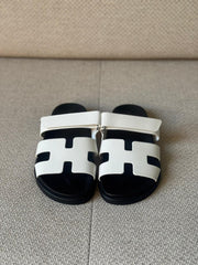 Hermès White Calfskin Leather Chypre Sandals - 39.5