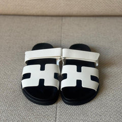 Hermès White Calfskin Leather Chypre Sandals - 39.5