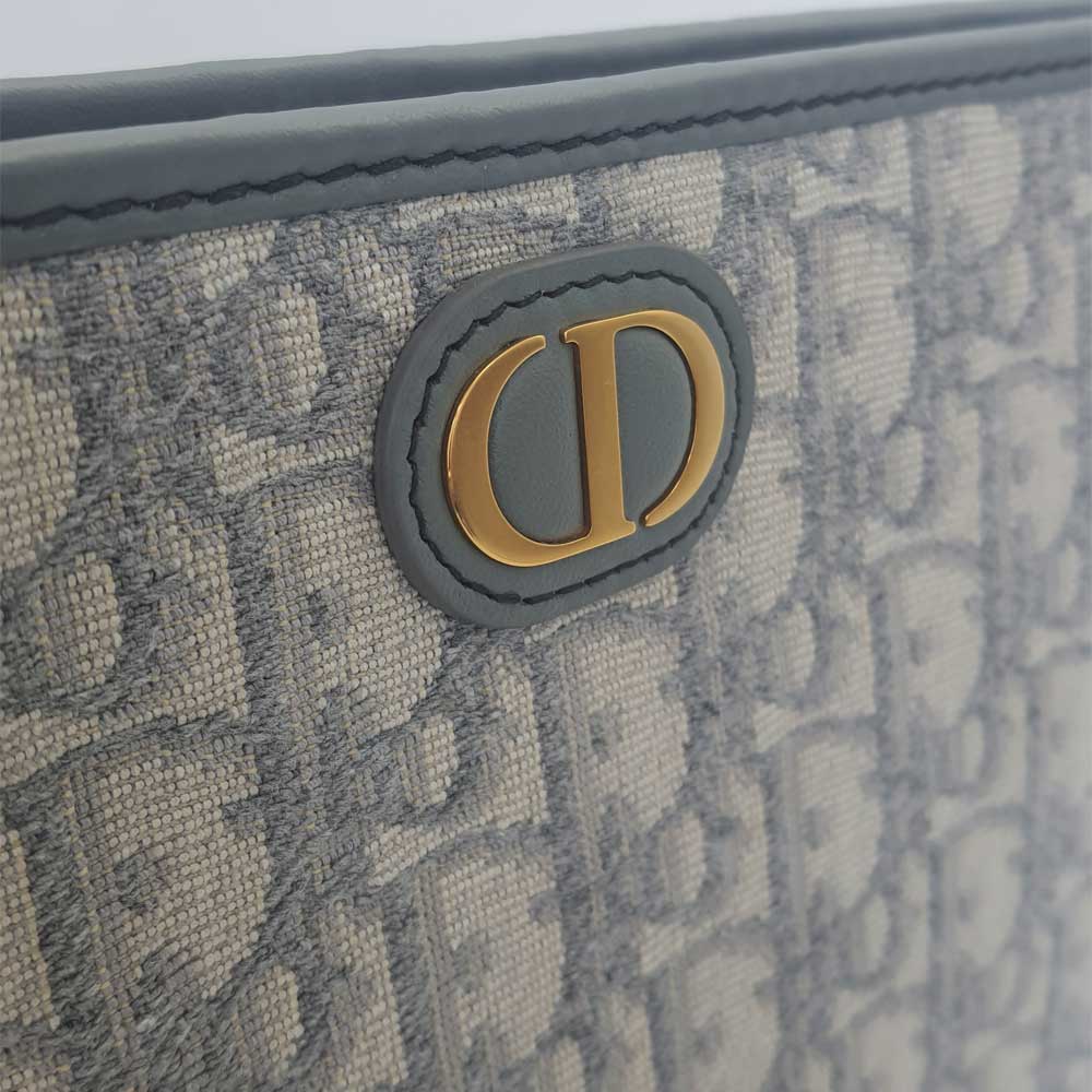 Medium 30 Montaigne Pouch