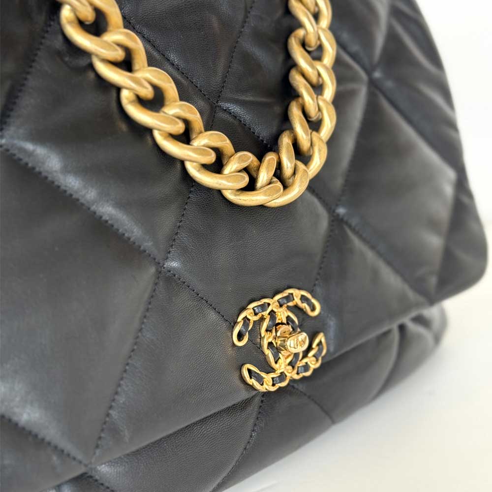 Chanel 19 Maxi