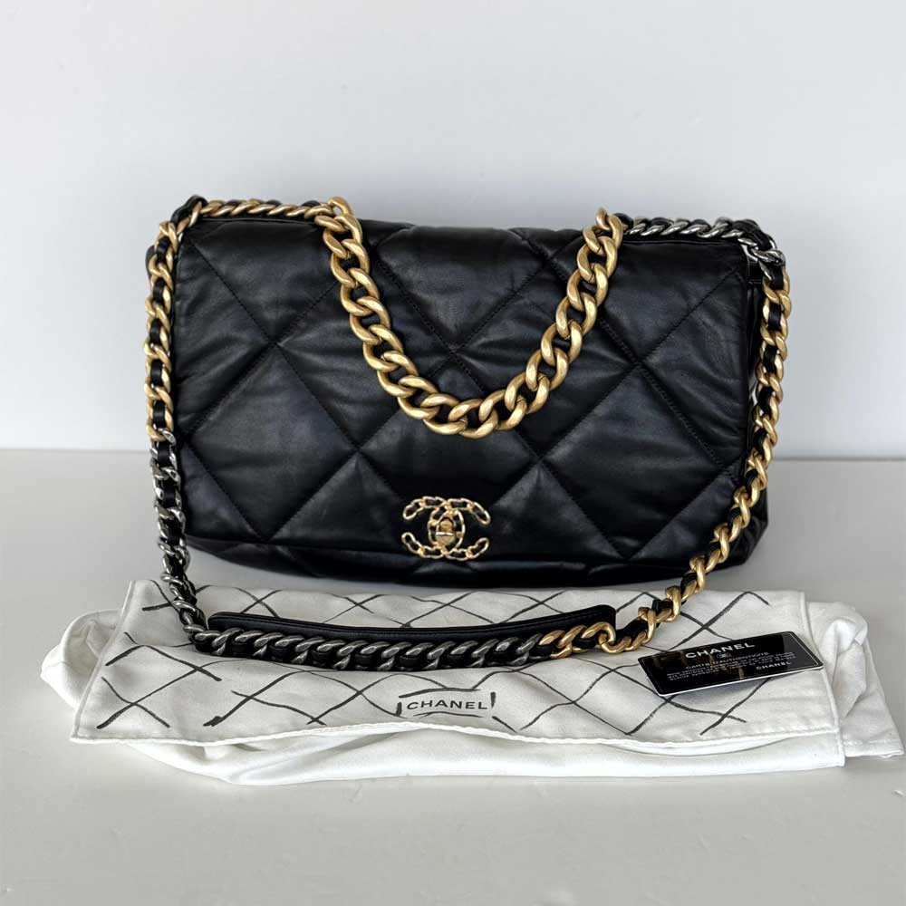 Chanel 19 Maxi