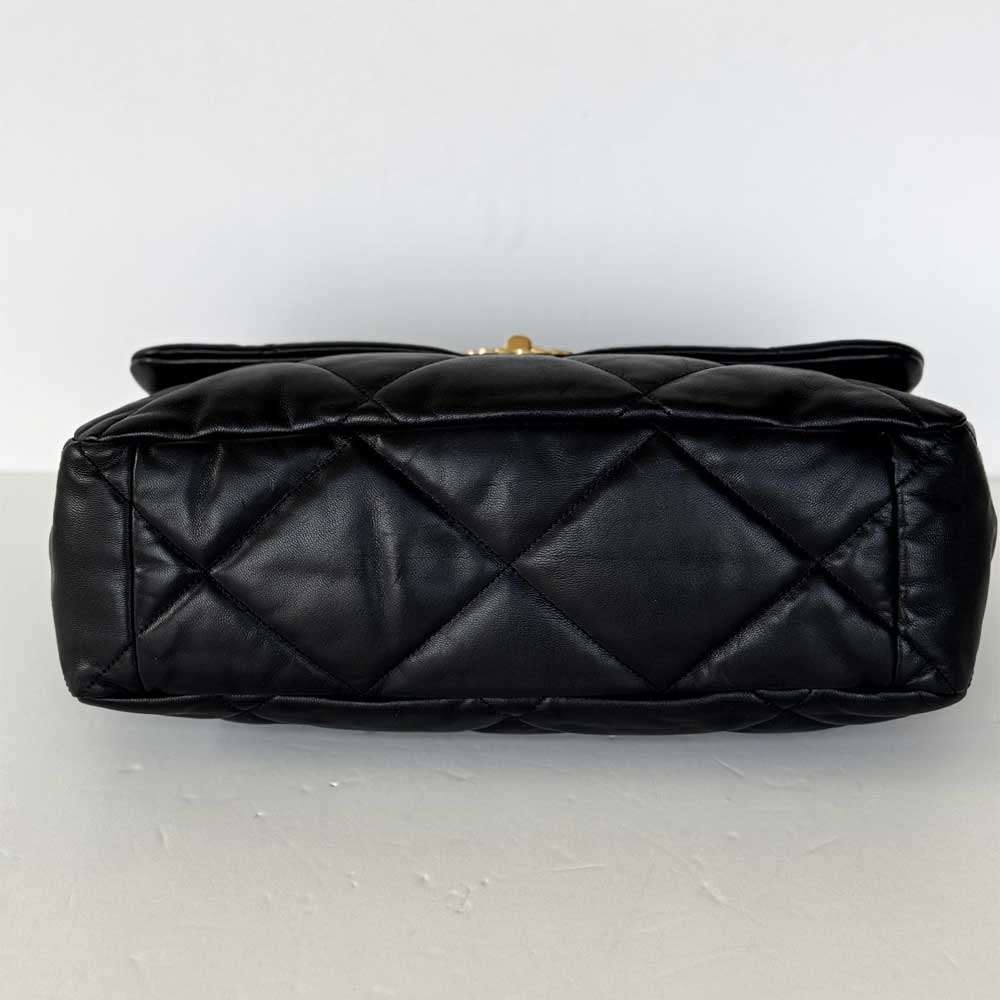 Chanel 19 Maxi