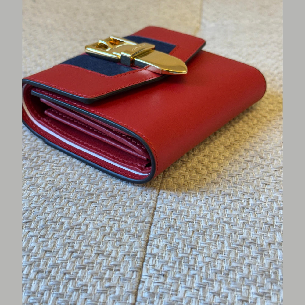 Gucci Calfskin Sylvie Wallet in Hibiscus Red