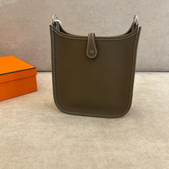 Hermès Evelyne TPM 16 in Etoupe Clemence Leather