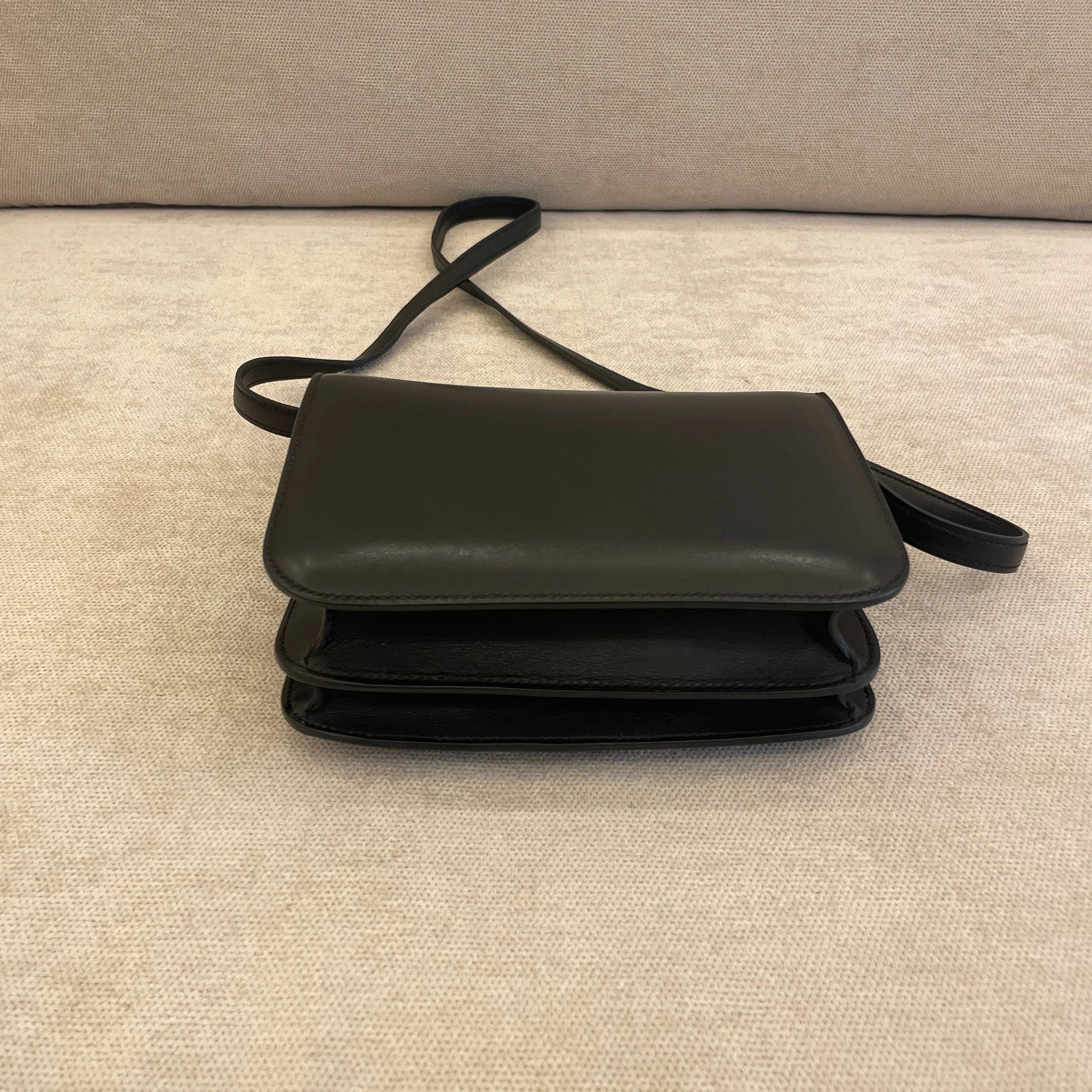 Hermès Black EverCalf Leather Constance 18 PHW