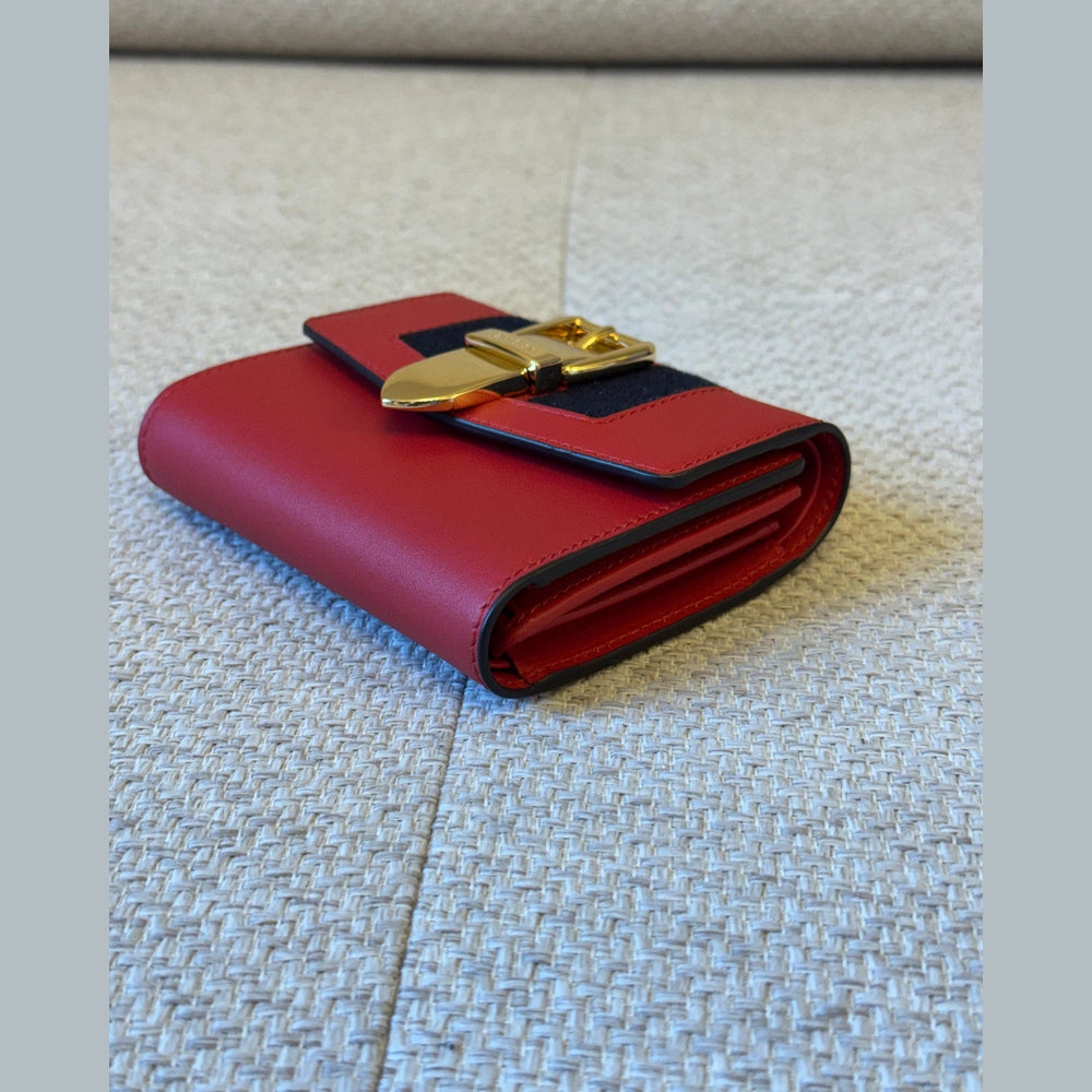 Gucci Calfskin Sylvie Wallet in Hibiscus Red