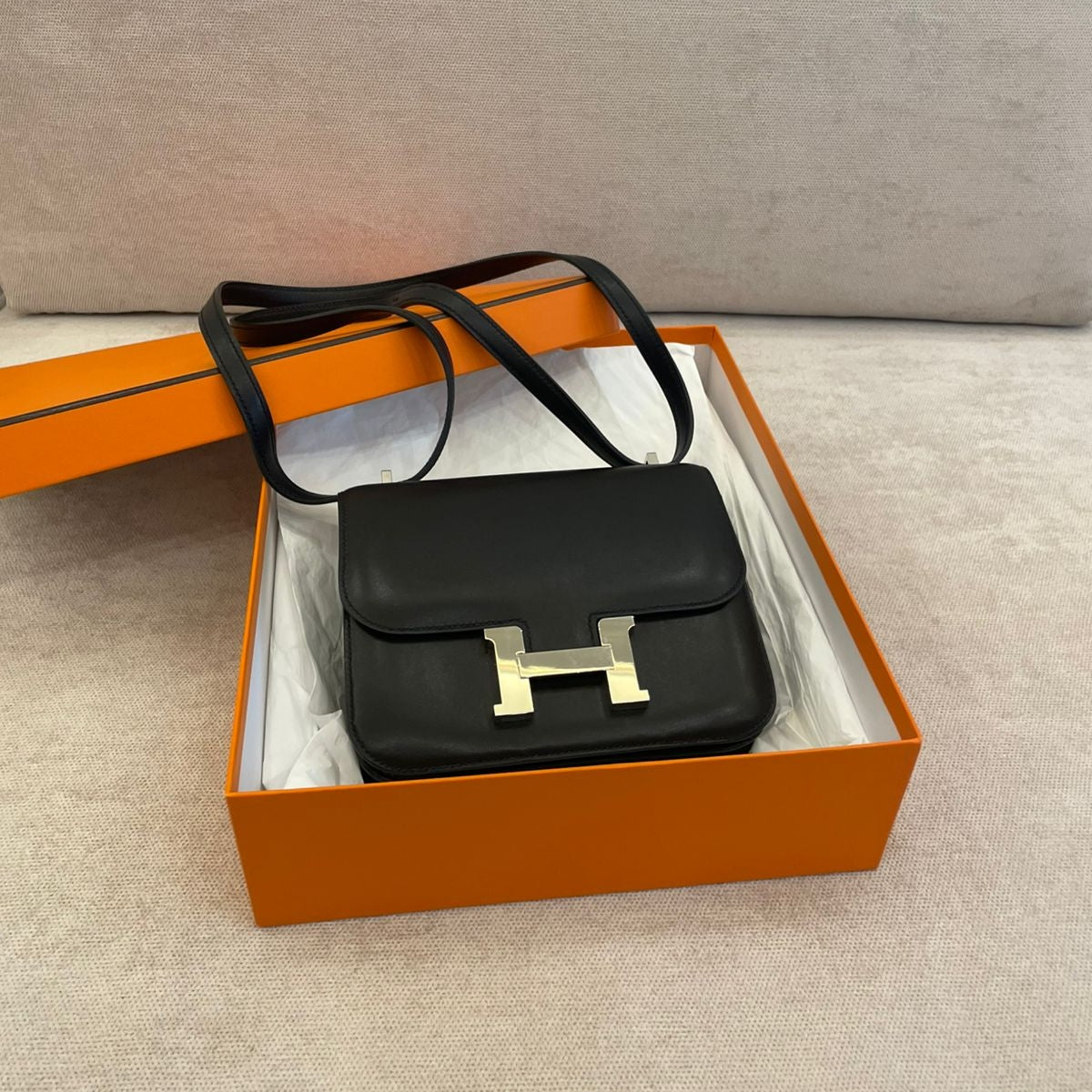 Hermès Black EverCalf Leather Constance 18 PHW