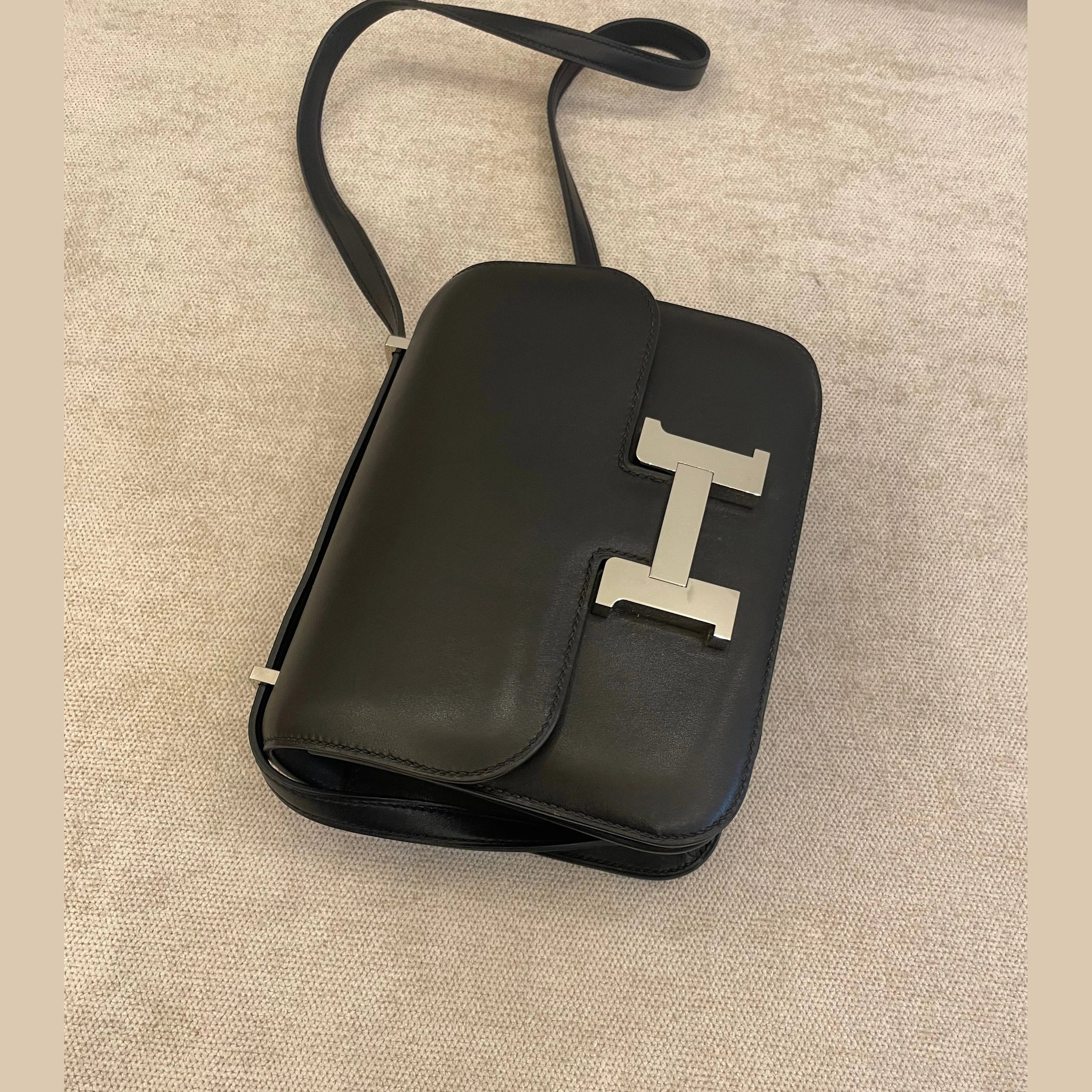 Hermès Black EverCalf Leather Constance 18 PHW