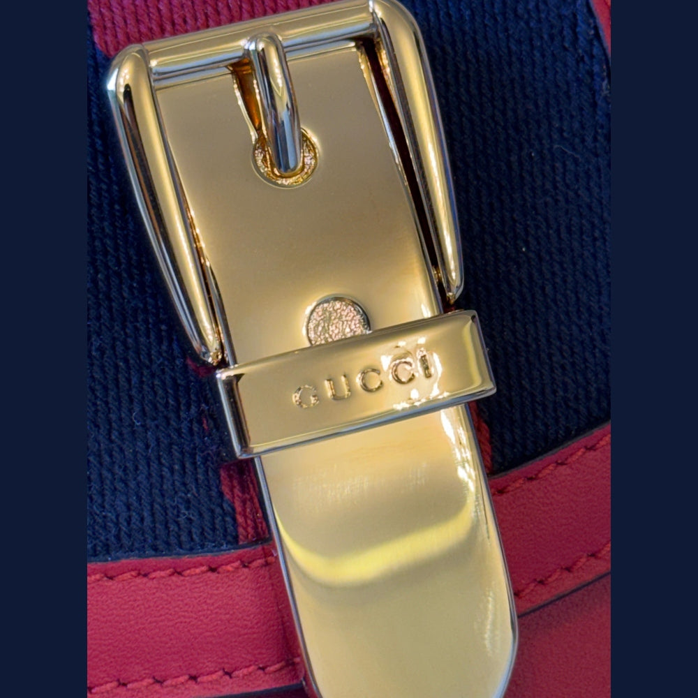 Gucci Calfskin Sylvie Wallet in Hibiscus Red