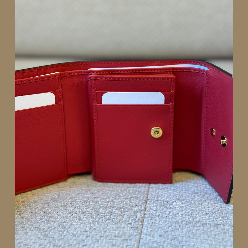 Gucci Calfskin Sylvie Wallet in Hibiscus Red