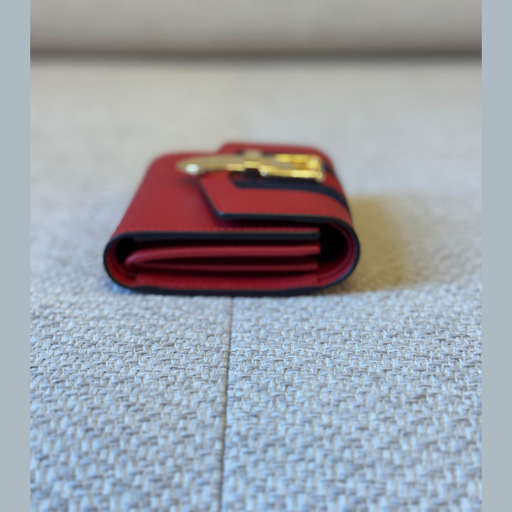 Gucci Calfskin Sylvie Wallet in Hibiscus Red